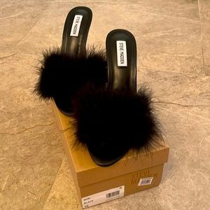 Steve Madden feather slip on